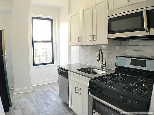 4th image of 106 Fort Washington Ave APT 3M