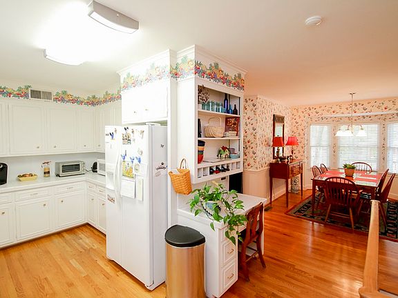 5th image of 113 Woodstream Cir