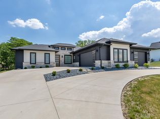 11210 Alea Ln, Dubuque, IA 52003