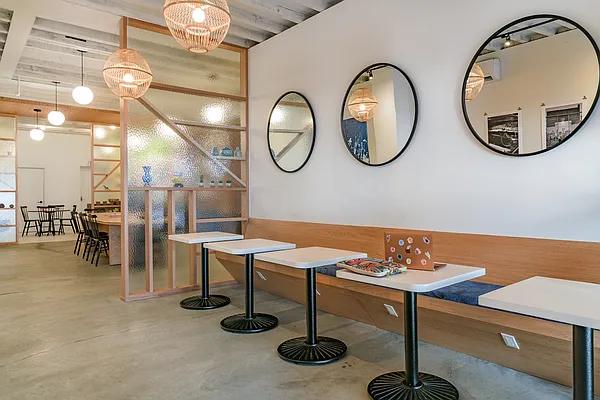 Rented by Venn NY Inc | media 23