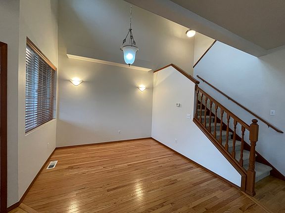 4th image of 3010 Huntington St
