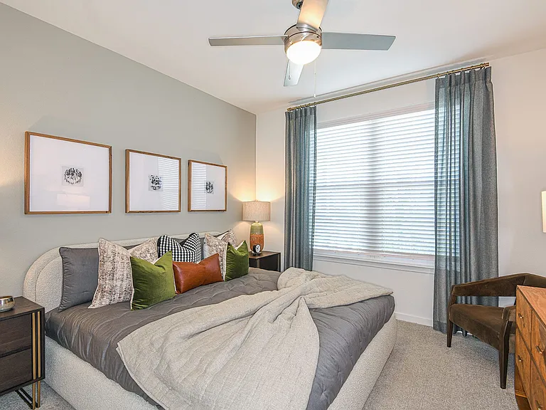 The Easton Riverview Apartments — Photo 21