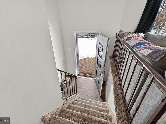 5th image of 504 Ridgewood Ter