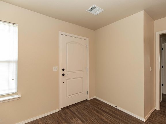 4th image of 1400 Fox Hollow Ave