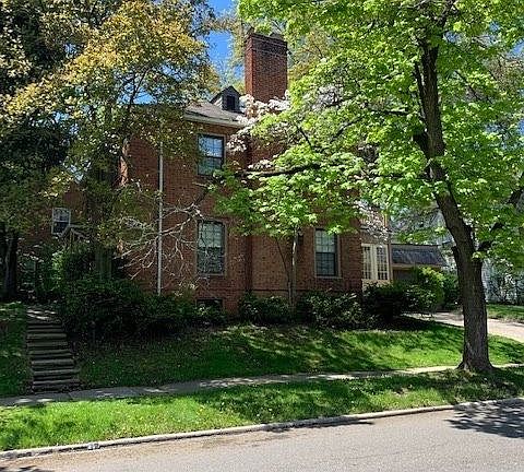 2nd image of 18133 Lomond Blvd