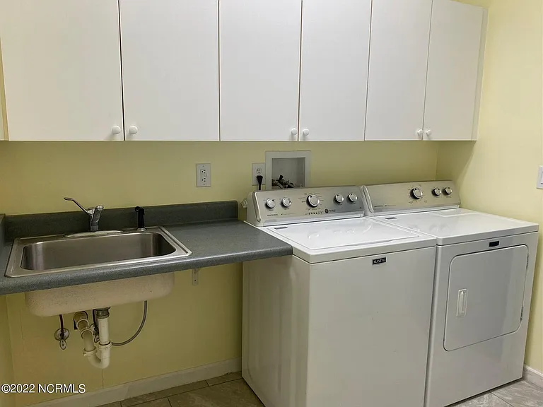 906 Diamond Ct — Photo 36