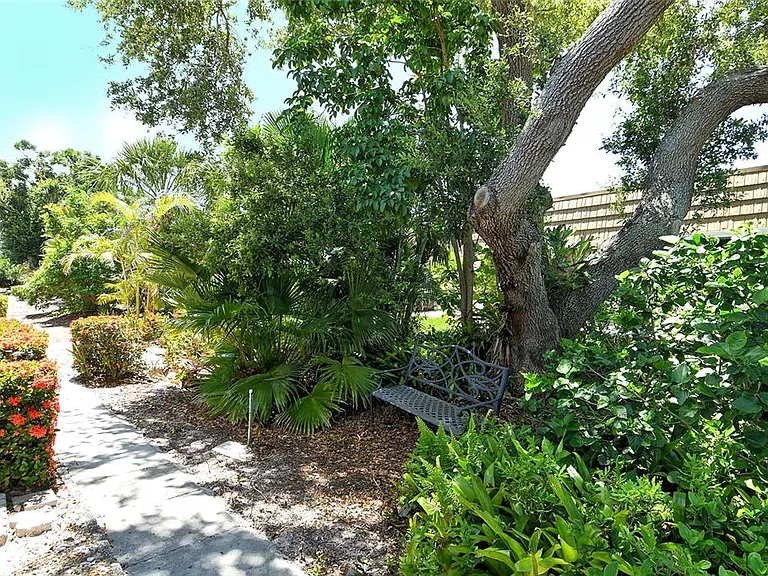 2308 Waterbluff Pl #V-304 — Photo 35