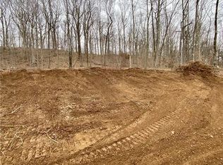 6 Janeway Dr, Guilford, CT 06437