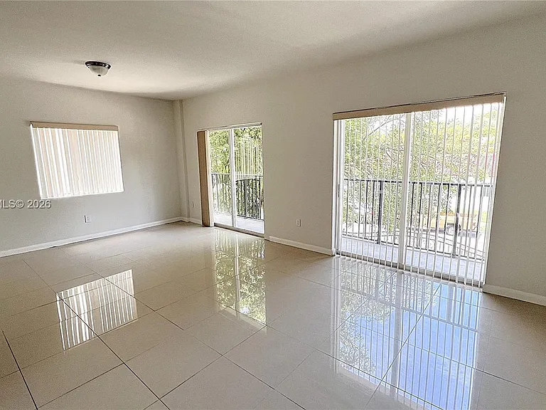 909 SW 15th Ave #1 — Photo 10
