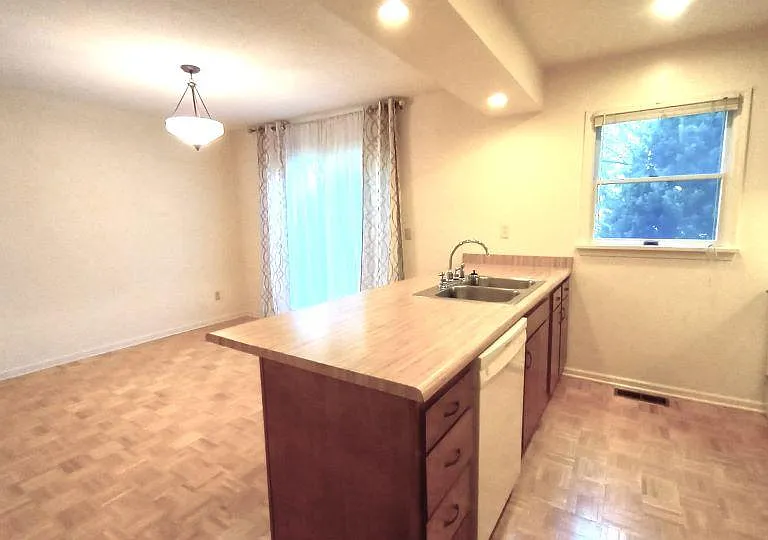 Kitchen & Dining Room