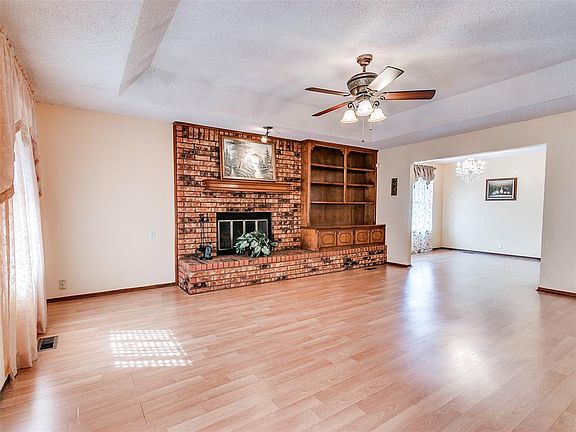 5th image of 1701 Green Leaf Ln