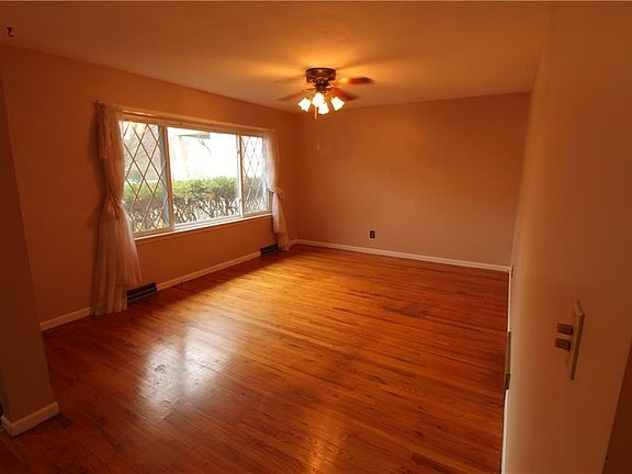4th image of 309 Hutchinson Ave