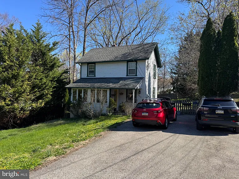 943 Fairview Ave — Photo 1