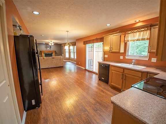 4th image of 912 Devonshire Dr