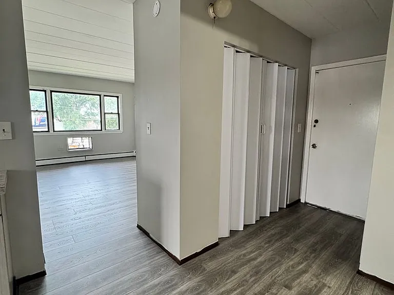 33rd Ave Apartments — Photo 13
