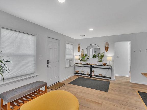 3rd image of 506 Brinley Ave APT 2