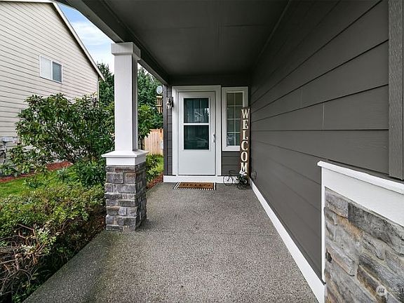 3rd image of 3533 Surrey Dr NE