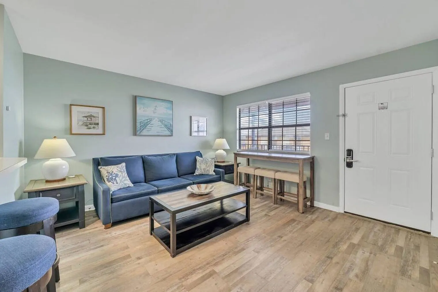 1 bed, 1.0 bath, 2217 sqft, $1,820 — Photo 2