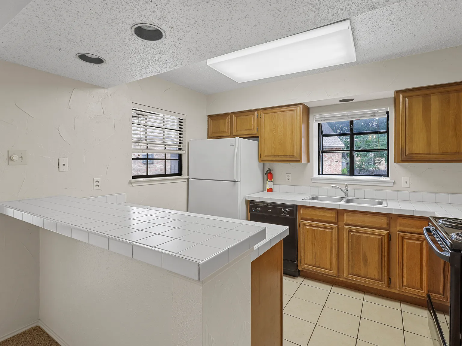 15221 Berry Trl Bldg: A Unit 108, Dallas; 75248 - 1 — Photo 4