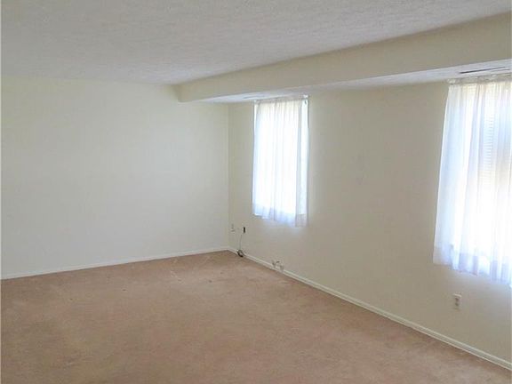3rd image of 2742 Lexington Ave NW