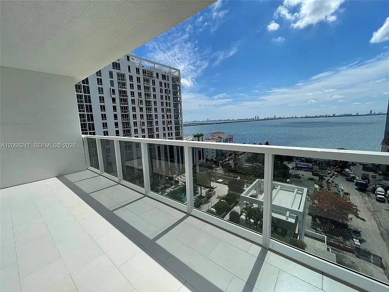 600 NE 27th St #1205 — Photo 49