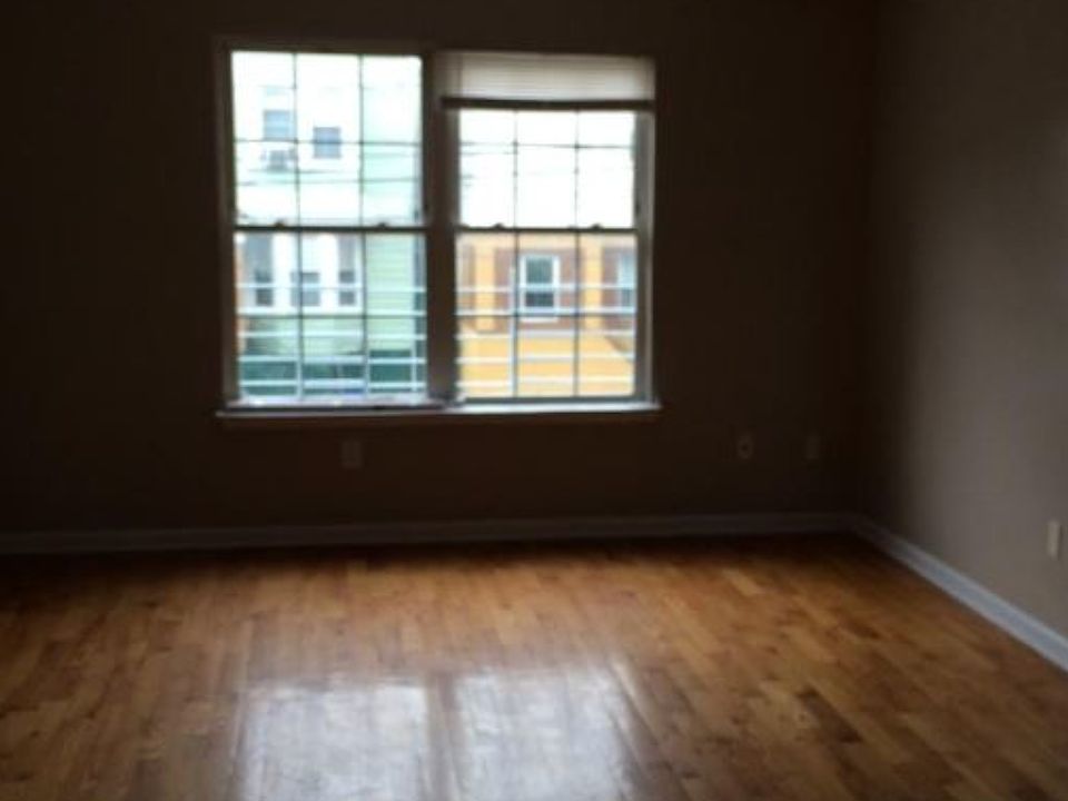 2nd image of 31 Isabella Ave #4