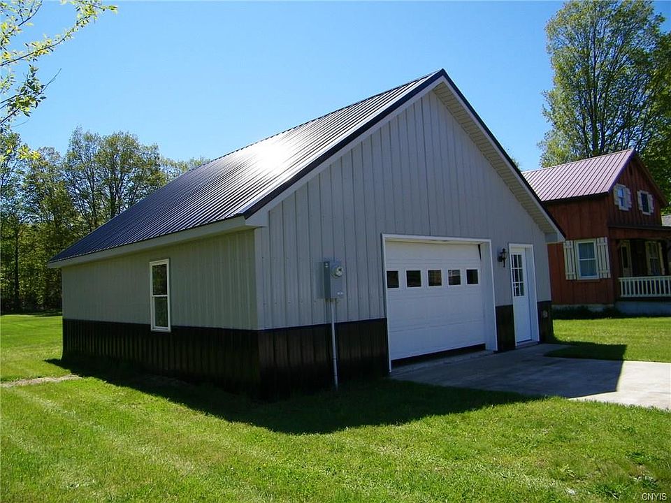 2nd image of 2900 Main St