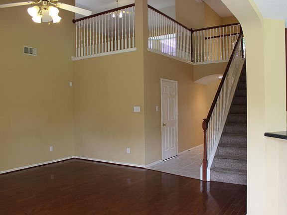 3rd image of 9903 Hallmark Ln