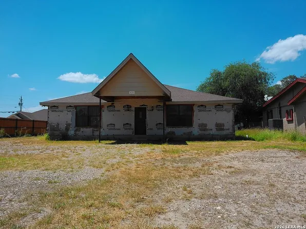 430 Chuck Wagon Rd, Eagle Pass, TX 78852