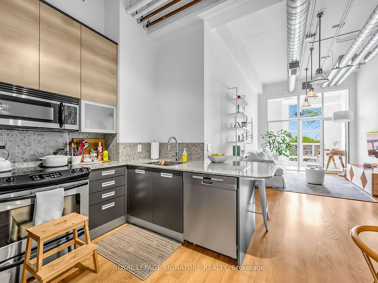 380 Macpherson Ave #422 — Photo 3