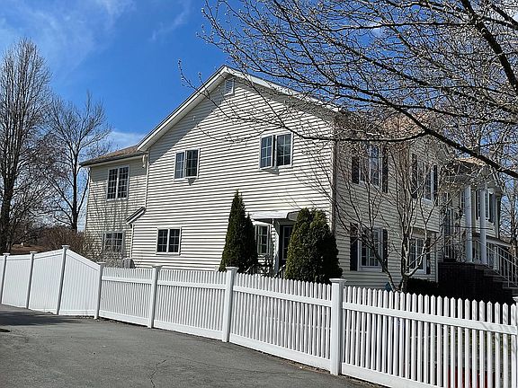 Side house separate au pair 