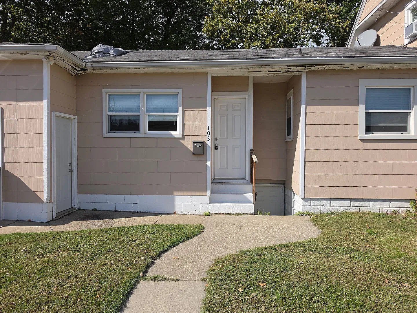 103-111 W Mars-Berrien — Photo 3