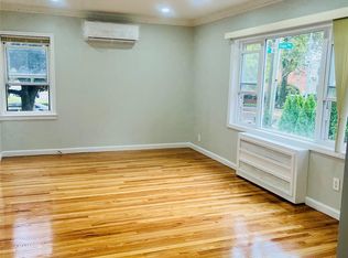 15-42 Utopia Pkwy, Whitestone, NY 11357