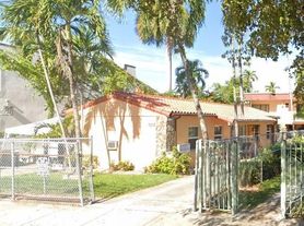 1051 SW 3rd St, Miami, FL