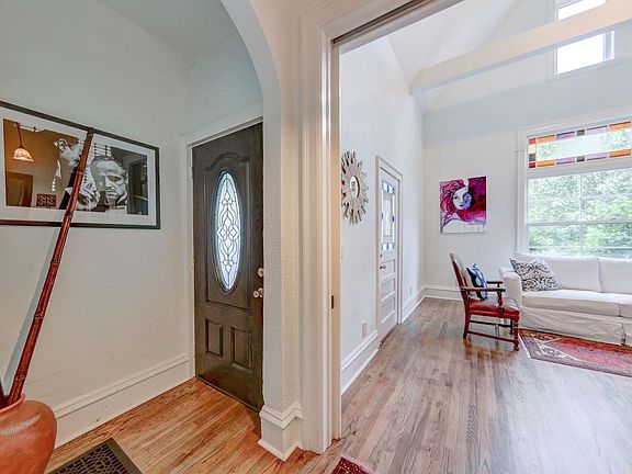 3rd image of 4113 Oak St