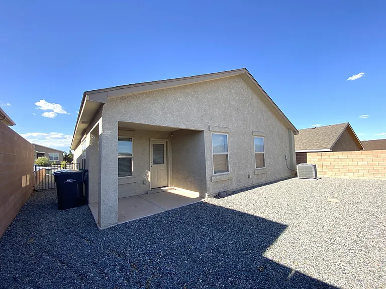 5845 Union Dr NE — Photo 26