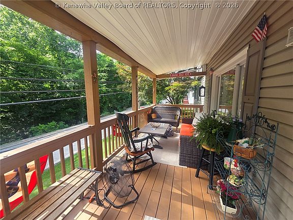 3rd image of 1512 Valley Dr