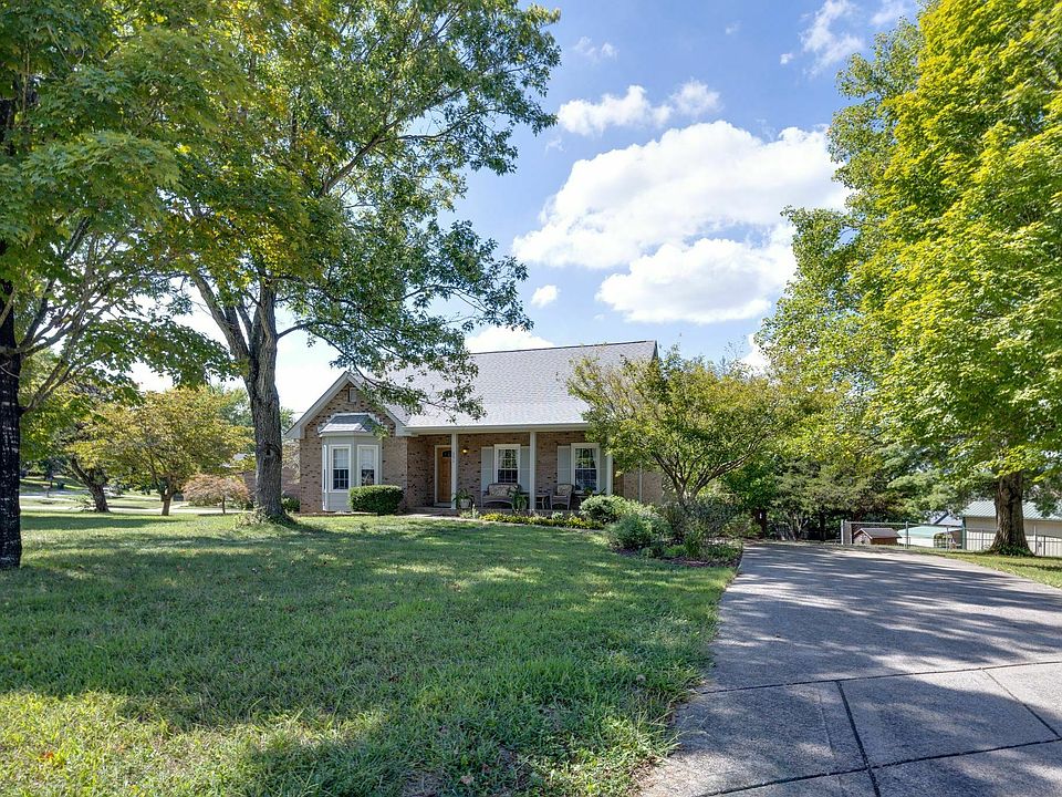 1st image of 290 Ardmoor Dr