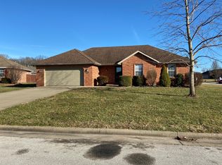 1209 E Chesapeake Dr, Ozark, MO 65721