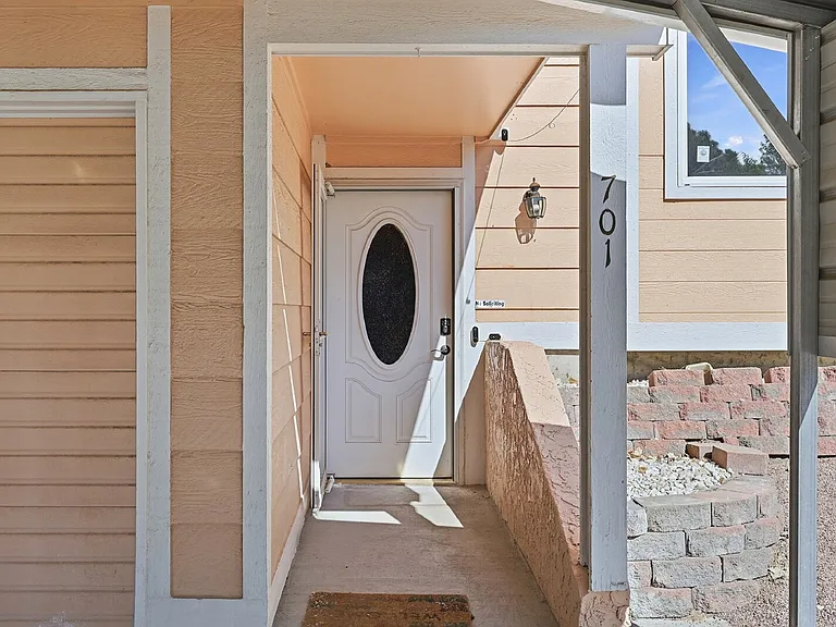 701 Autumn Pl — Photo 3