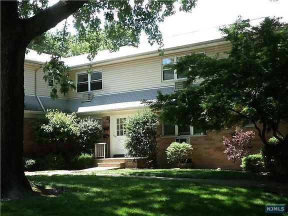 3rd image of 12D Lakeview Ave