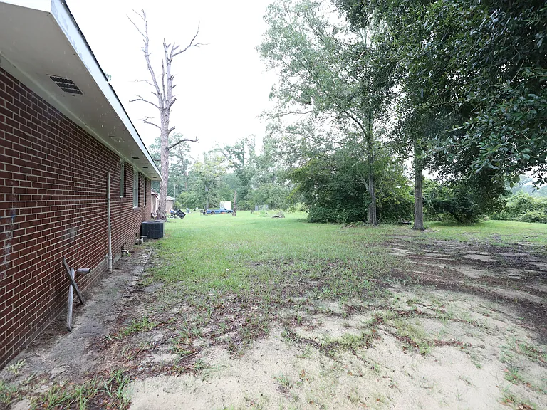 810 King Circle Dr — Photo 8