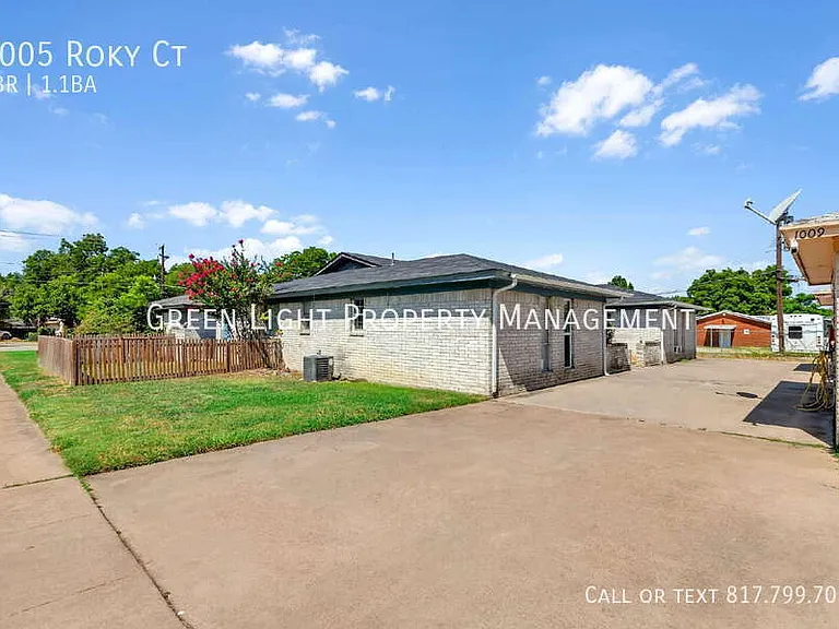 1005 Roky Ct — Photo 2
