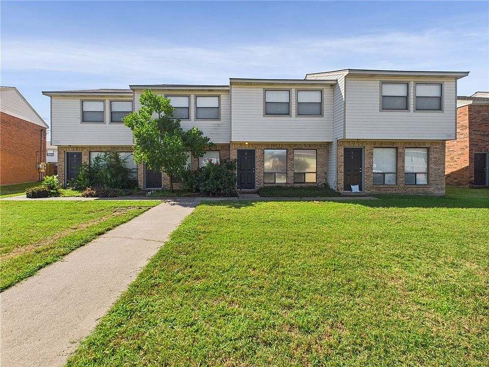 1st image of 704 San Pedro Dr APT D