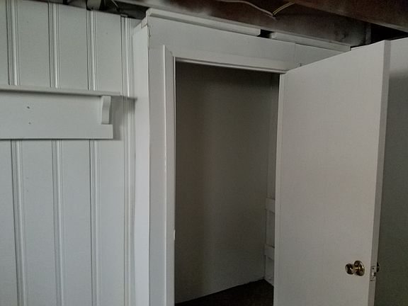 4th image of 19225 Eastborne St