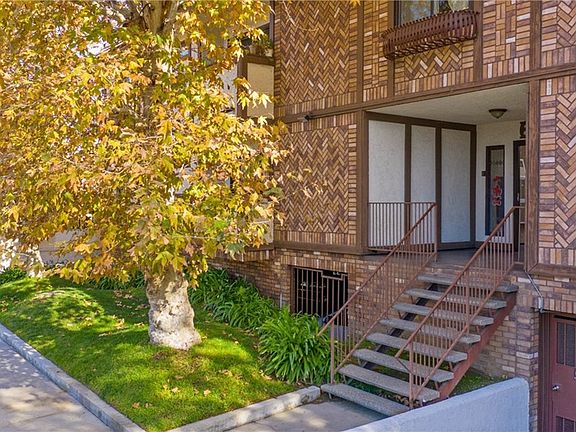 3rd image of 6250 Fulton Ave APT 206