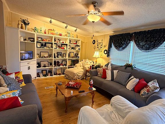 3rd image of 15 Dorough St
