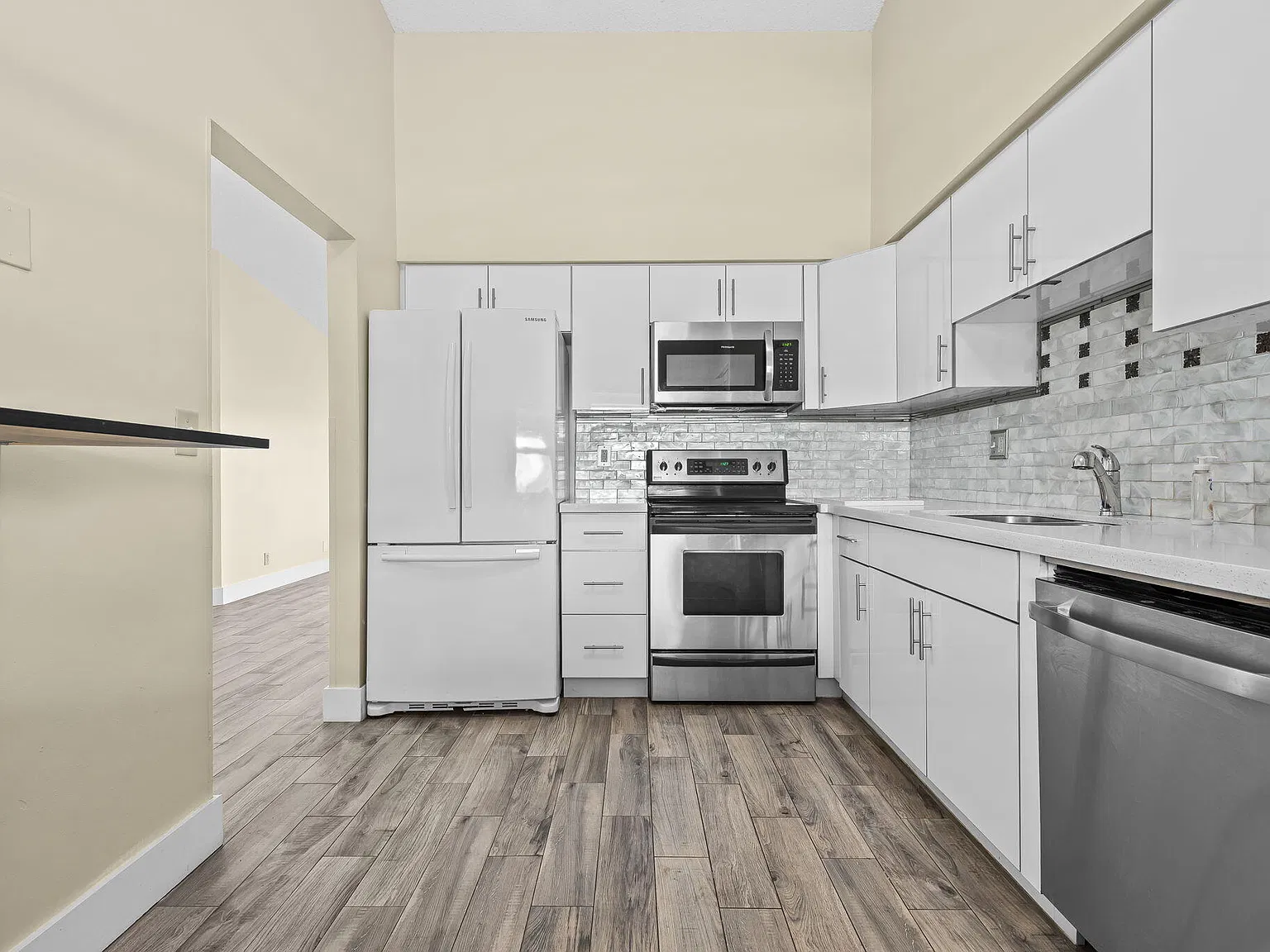 4 bed, 2.0 bath, 1412 sqft, $2,999 — Photo 2