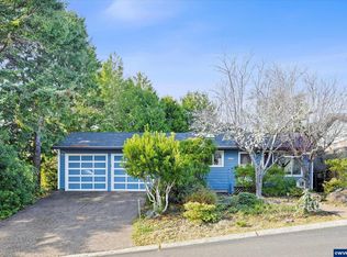 1420 SW Fairway Dr, Waldport, OR 97394