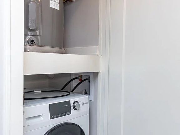 2nd image of 640 W Wrightwood Ave APT 207